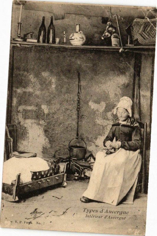 Carte postale ancienne Types d'Auvergne - Interieur d'Auvergne