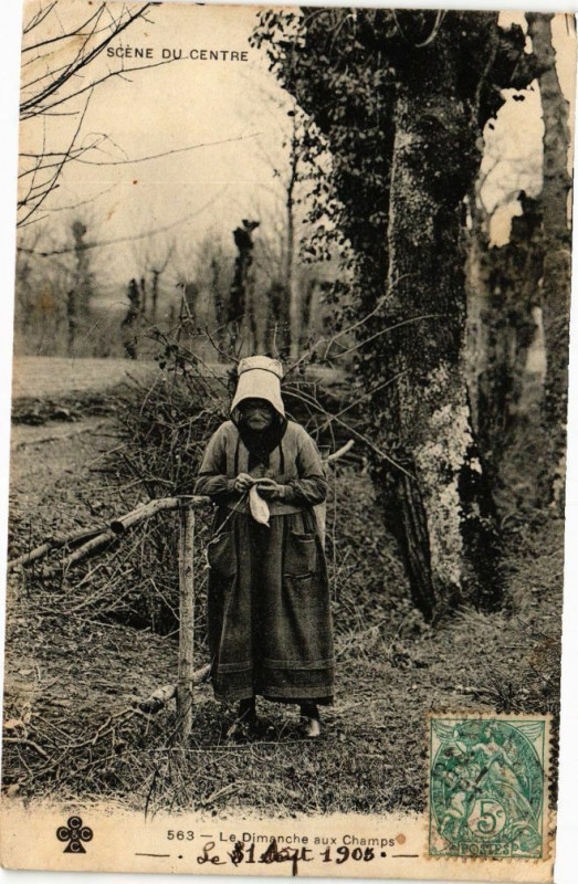 Carte postale ancienne Scene du Centre - Le Dimanche aux Champs à Champs