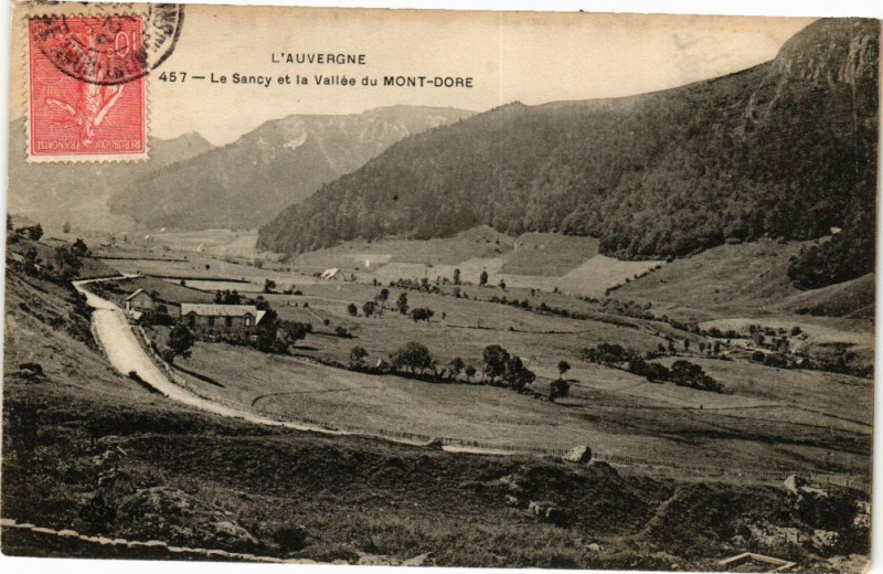 Carte postale ancienne L'Auvergne - Le Sancy et la Vallée du Mont-Dore à Mont-Dore