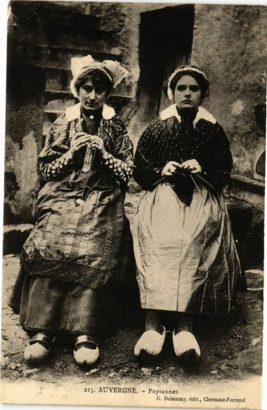 Carte postale ancienne Auvergne - Paysannes