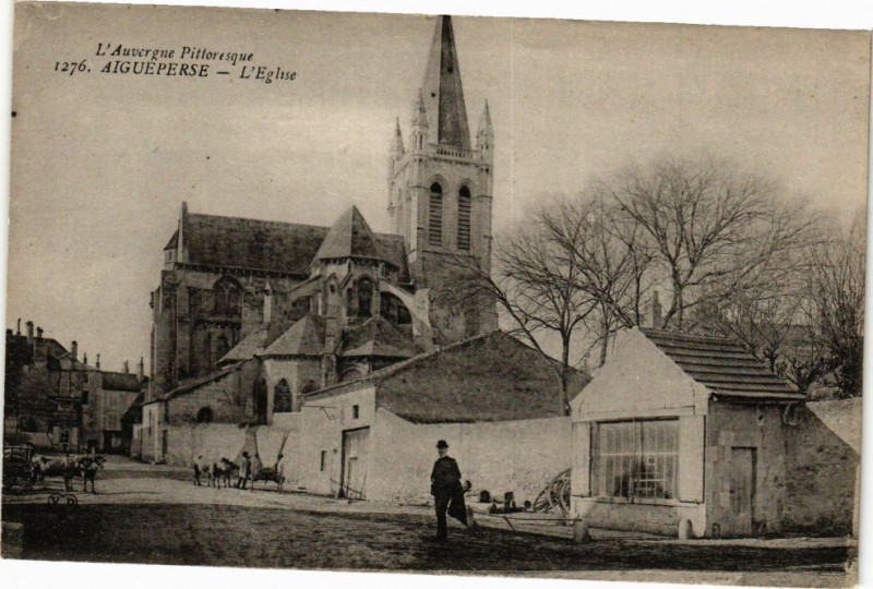 Carte postale ancienne Aigueperse - L'Eglise à Aigueperse
