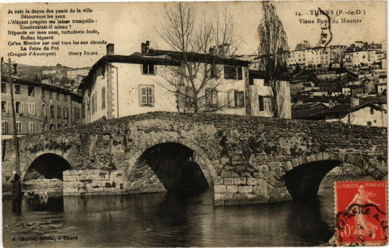 Carte postale ancienne Thiers - Vieux pont du moutier à Thiers