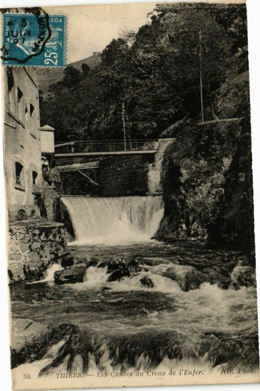 Carte postale ancienne Thiers - Les chutes du creux de l'enfer à Thiers