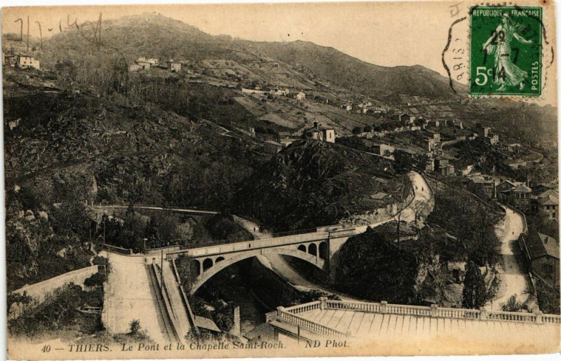 Carte postale ancienne Thiers - Le pont et la Chapelle St-Roch à Thiers