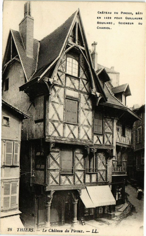 Carte postale ancienne Thiers - Le chateau du piroux à Thiers