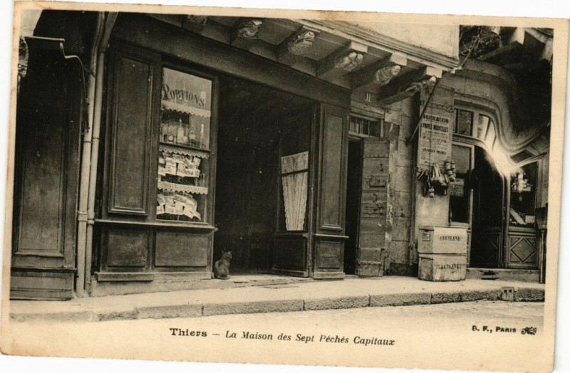 Carte postale ancienne Thiers - La maison des sept peches à Thiers