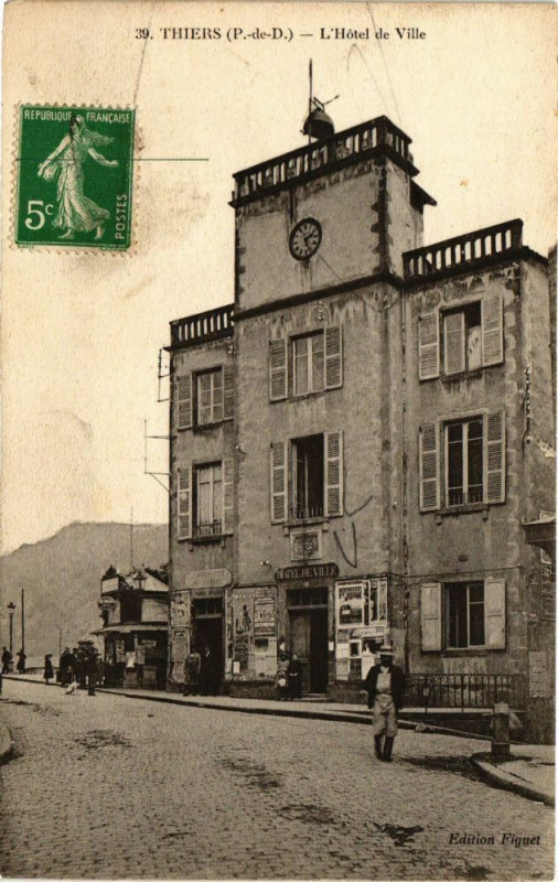 Carte postale ancienne Thiers - L'hotel de ville à Thiers