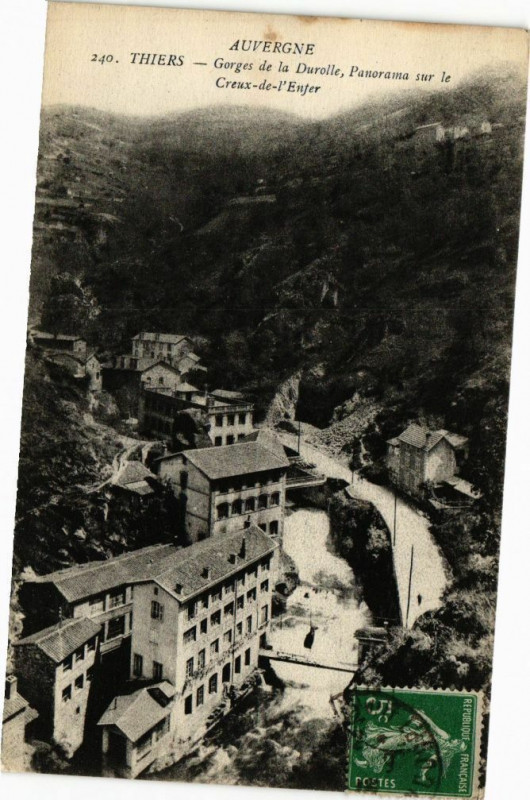 Carte postale ancienne Thiers - Gorges de la Durolle à Thiers