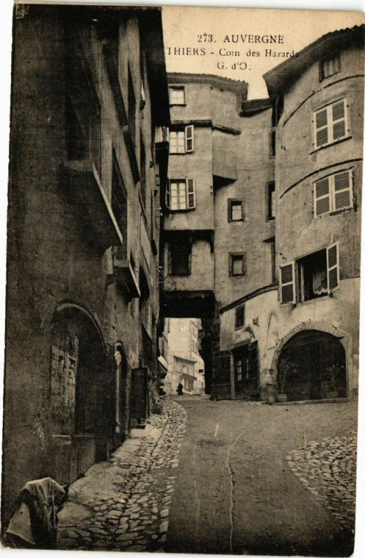 Carte postale ancienne Thiers - Coin des hazards à Thiers