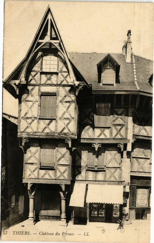 Carte postale ancienne Thiers - Chateau du Piroux à Thiers