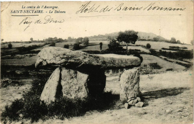 Carte postale ancienne Saint-Nectaire - Le Dolmen à Saint-Nectaire