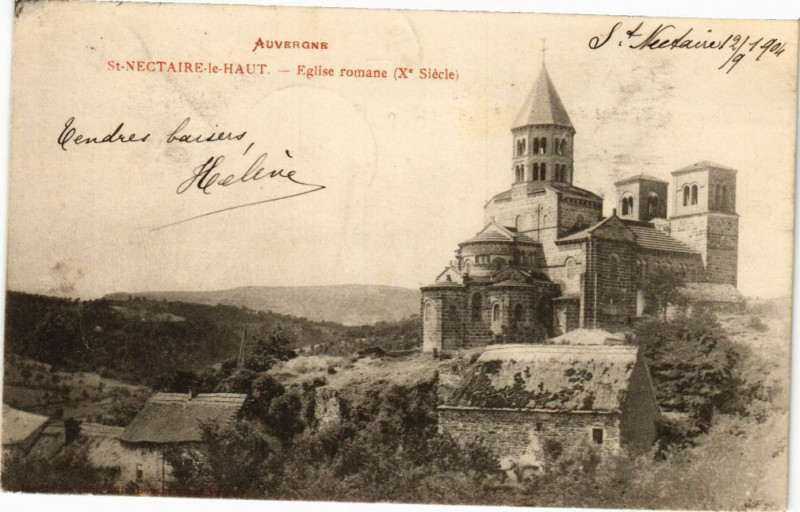 Carte postale ancienne Saint-Nectaire-le-Haut - Eglise romane à Saint-Nectaire