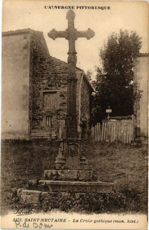 Carte postale ancienne Saint-Nectaire - La Croix gothique à Saint-Nectaire