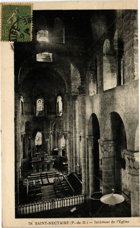 Carte postale ancienne Saint-Nectaire - Interieur de l'Eglise à Saint-Nectaire