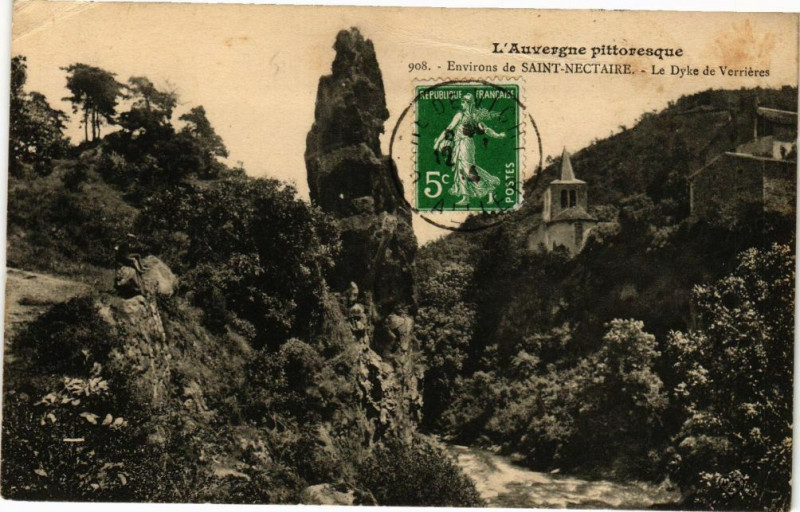 Carte postale ancienne Env. de St-Nectaire - Le Dyke de Verrieres à Verrières
