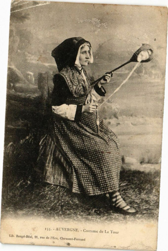 Carte postale ancienne Auvergne - Costume de la tour