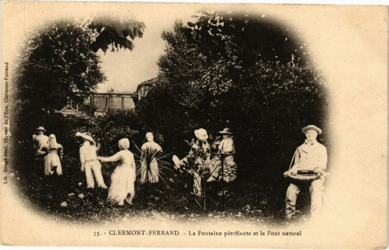 Carte postale ancienne Clermont-Ferrand - La Fontaine petrifiante et le Pont naturel à Clermont-Ferrand