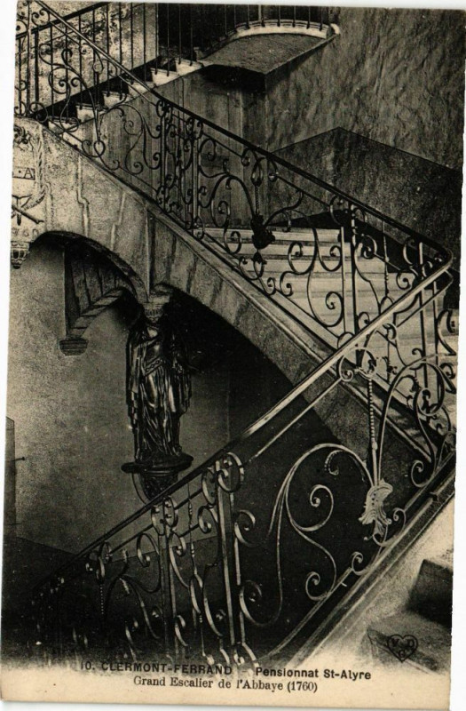 Carte postale ancienne Clermont-Ferrand - Pensionnat St-Alyre Grand Escalier de l'Abbaye à Clermont-Ferrand