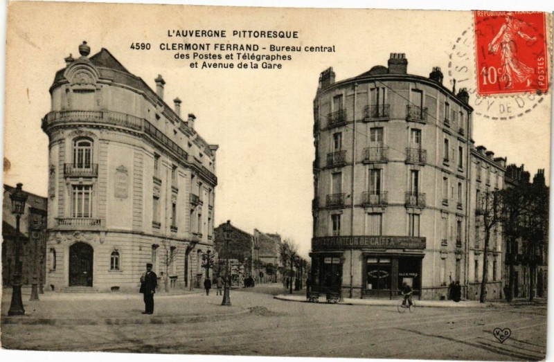 Carte postale ancienne Clermont-Ferrand - Bureau central de Postes et Telegraphes et à Clermont-Ferrand
