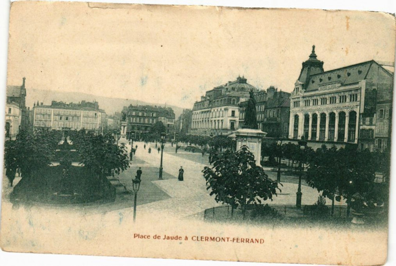 Carte postale ancienne Place de Jaude a Clermont-Ferrand à Clermont-Ferrand