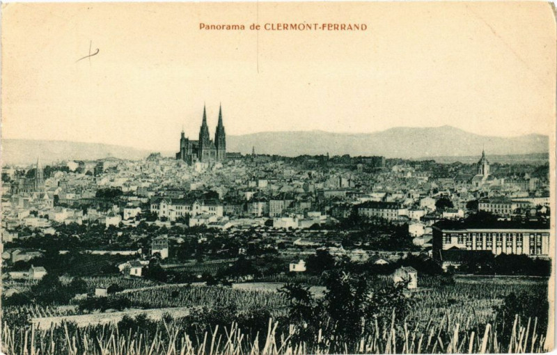 Carte postale ancienne Panorama de Clermont-Ferrand à Clermont-Ferrand
