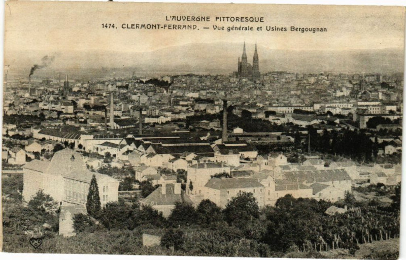 Carte postale ancienne L'Auvergne Clermont-Ferrand - Vue générale et Usines Bergougnan à Clermont-Ferrand