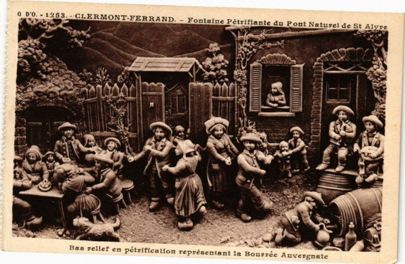 Carte postale ancienne Clermont-Ferrand -Fontaine Pértrifiante du Pont Naturel de St-Alyre à Clermont-Ferrand