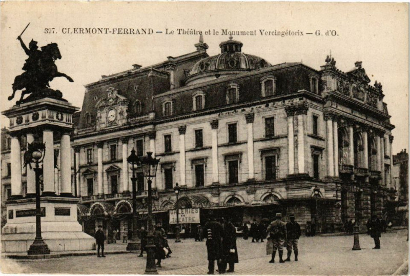 Carte postale ancienne Clermont-Ferrand - Le Theatre et le Monument Vercingetorix - G.d'O. à Clermont-Ferrand