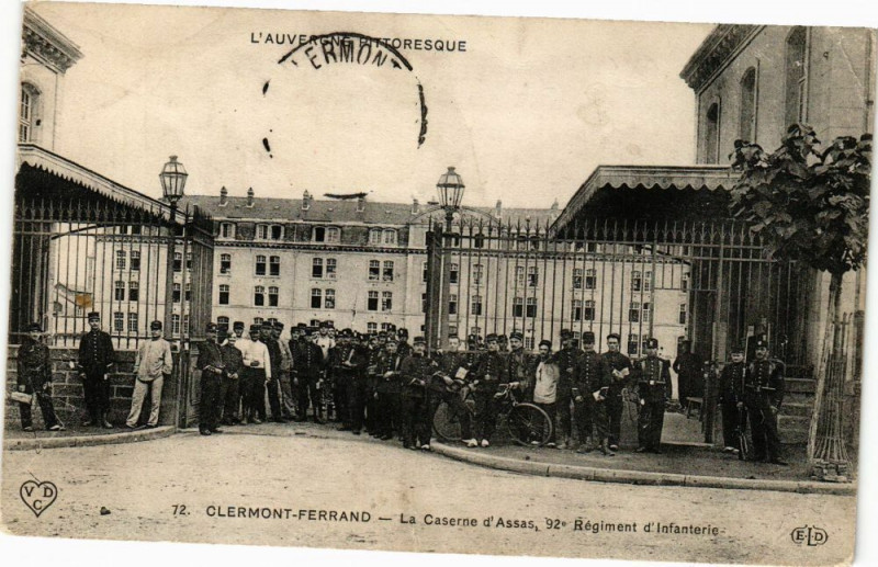 Carte postale ancienne Clermont-Ferrand - La Caserne d'Assas 92* Regiment d'Infanterie à Clermont-Ferrand