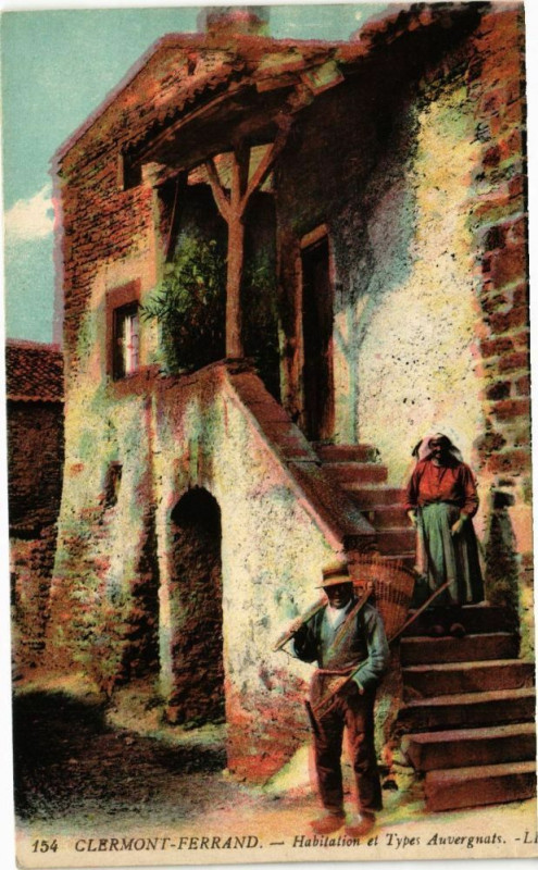 Carte postale ancienne Clermont-Ferrand - Habitation et Types Auvergnats à Clermont-Ferrand