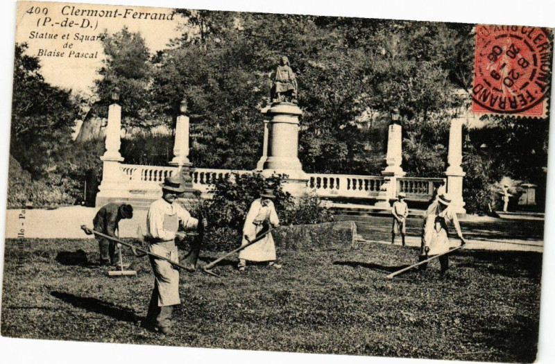 Carte postale ancienne Clermont-Ferrand (P.-de-D.) - Statue et Square de Blaise Pascal à Clermont-Ferrand