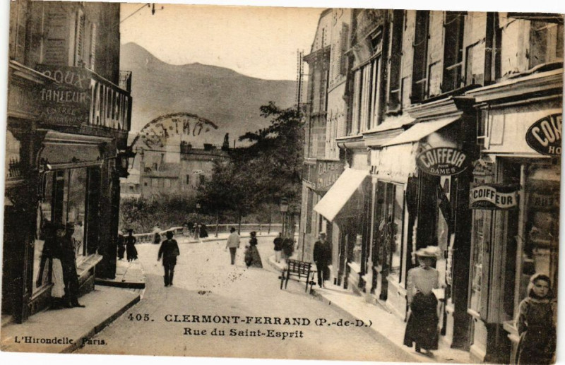 Carte postale ancienne Clermont-Ferrand (P.-de-D.) - Rue du St-Esprit à Clermont-Ferrand