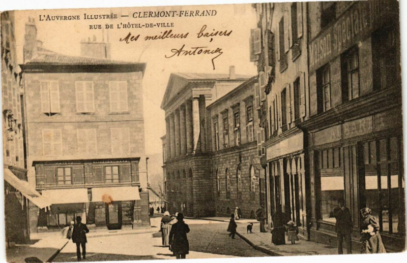 Carte postale ancienne L'Auvergne Illustrée - Clermont-Ferrand - Rue de l'Hotel-de-Ville à Clermont-Ferrand