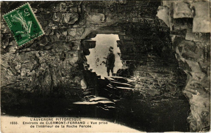 Carte postale ancienne Env. de Clermont-Ferrand - Vue prise de l'interieur de la Roche à Clermont-Ferrand