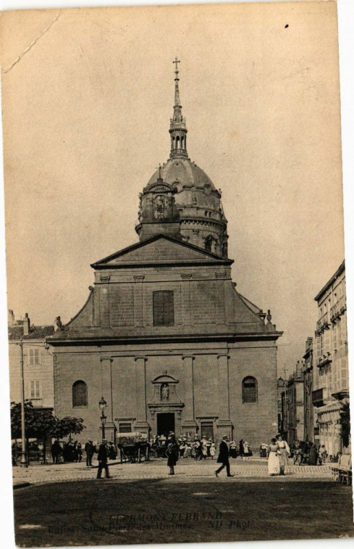 Carte postale ancienne Clermont-Ferrand - Eglise Statue St-Pierre les Minimes à Clermont-Ferrand