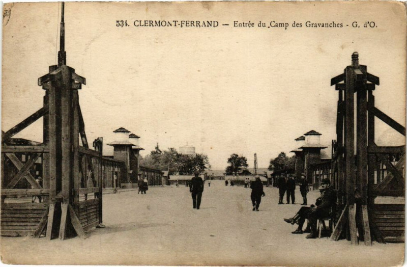 Carte postale ancienne Clermont-Ferrand Entrée du Camp des Gravanches - G.d'O. à Clermont-Ferrand