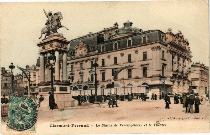 Carte postale ancienne Clermont-Ferrand-La Statue de Vercingetorix et le Theatre à Clermont-Ferrand