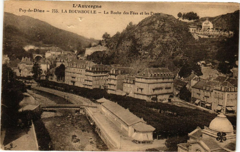 Carte postale ancienne L'Auvergne - Puy-de-Dome - La Bourboule - La Roche des Fetes et à La Bourboule