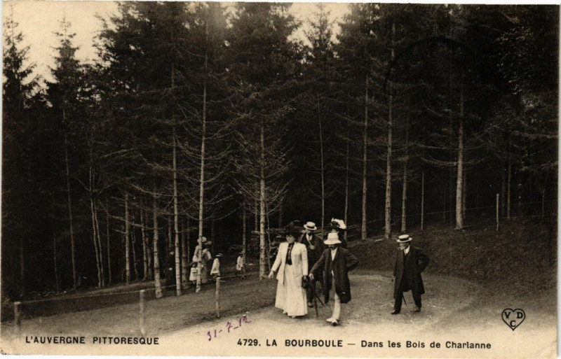 Carte postale ancienne L'Auvergne Pittoresque - La Bourboule - Dans les Bois de Charlanne à La Bourboule