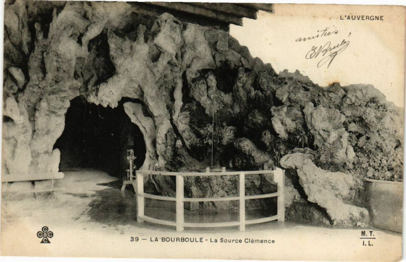 Carte postale ancienne L'Auvergne - La Bourboule - La Source Clemence à La Bourboule