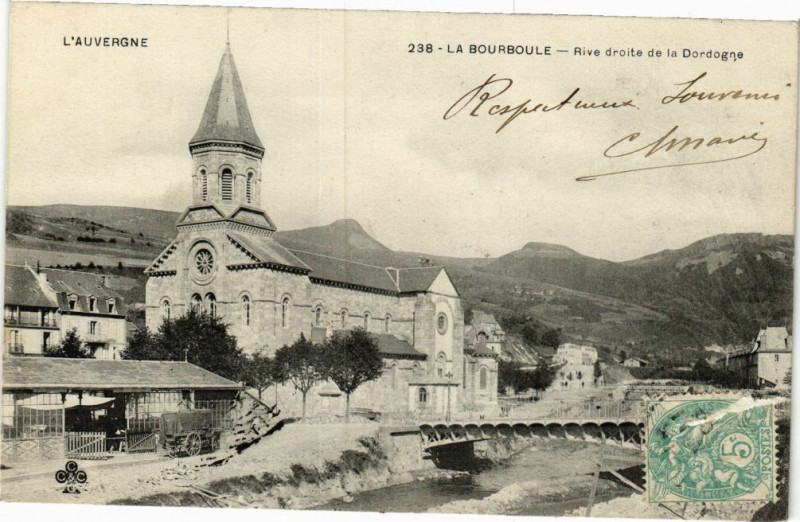 Carte postale ancienne L'Auvergne - La Bourboule - Rive droite de la Dordogne à La Bourboule