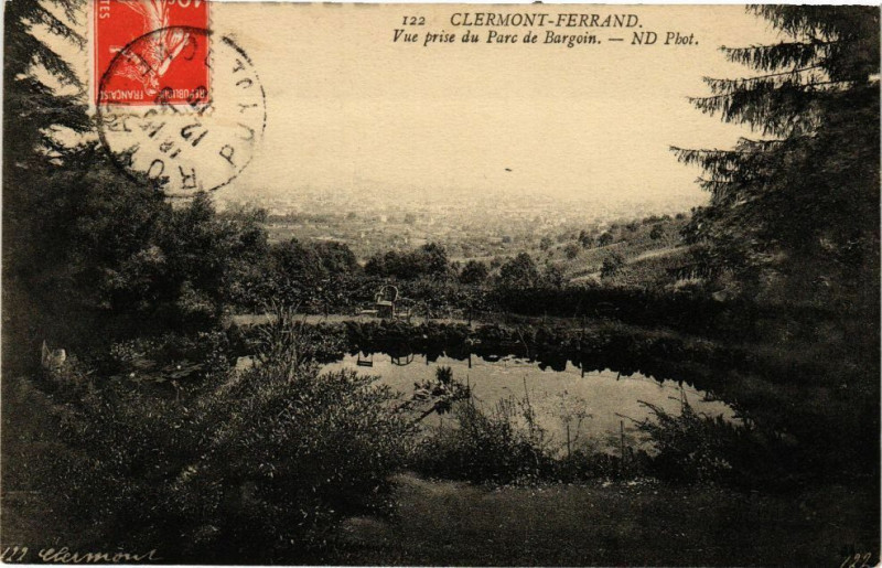 Carte postale ancienne Clermont-Ferrand. - Vue prise du Parc de Bargoin à Clermont-Ferrand