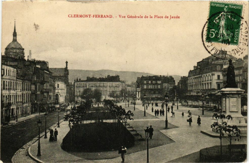 Carte postale ancienne Clermont-Ferrand. - Vue générale de la Place de Jaude à Clermont-Ferrand