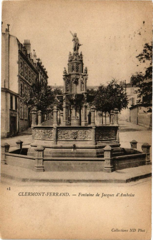 Carte postale ancienne Clermont-Ferrand - Fontaine de Jacques d'Ambroise à Clermont-Ferrand