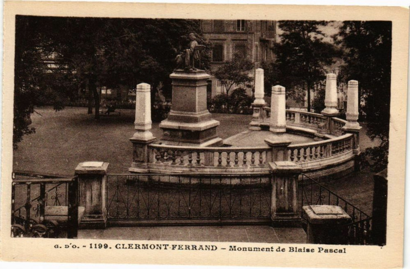 Carte postale ancienne Clermont-Ferrand - Monument de Blaise Pascal à Clermont-Ferrand