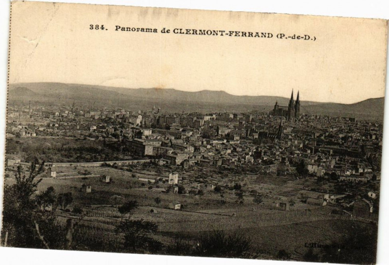 Carte postale ancienne Panorama de Clermont-Ferrand (P.-de-D.) à Clermont-Ferrand