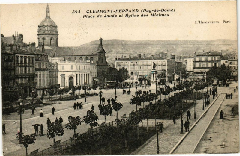 Carte postale ancienne Clermont-Ferrand (Puy-de-Dome)-Place de Jeude et Eglise des Minimes à Clermont-Ferrand