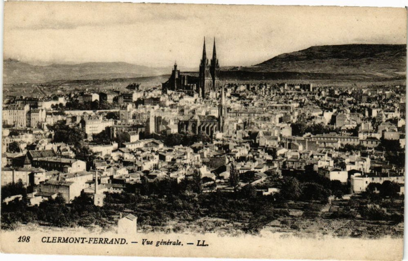 Carte postale ancienne Clermont-Ferrand - Vue générale. à Clermont-Ferrand