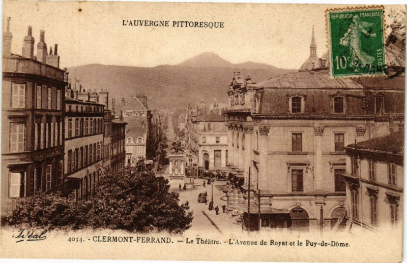 Carte postale ancienne Clermont-Ferrand - Le Theatre - L'Avenue de Royat et le Puy-de-Dome à Clermont-Ferrand