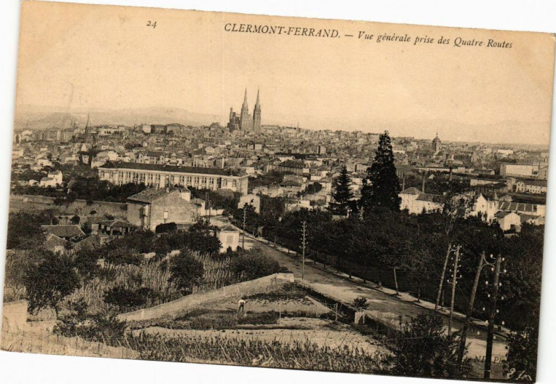Carte postale ancienne Clermont-Ferrand - Vue générale prise des Quatre Routes à Clermont-Ferrand
